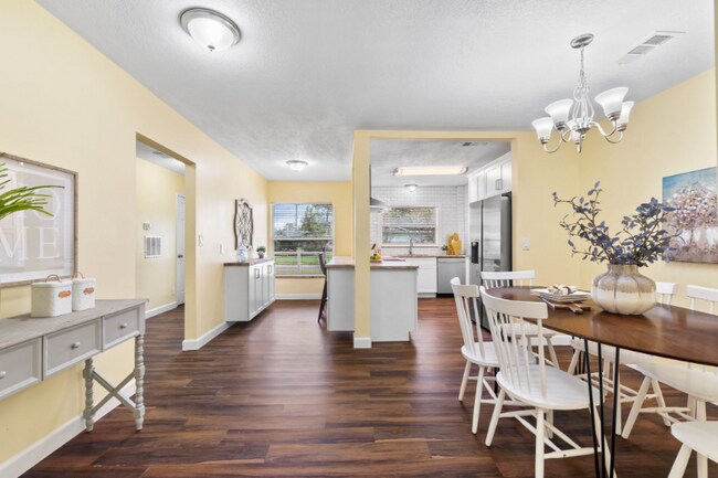 Building Photo - 5534 Norde Dr E