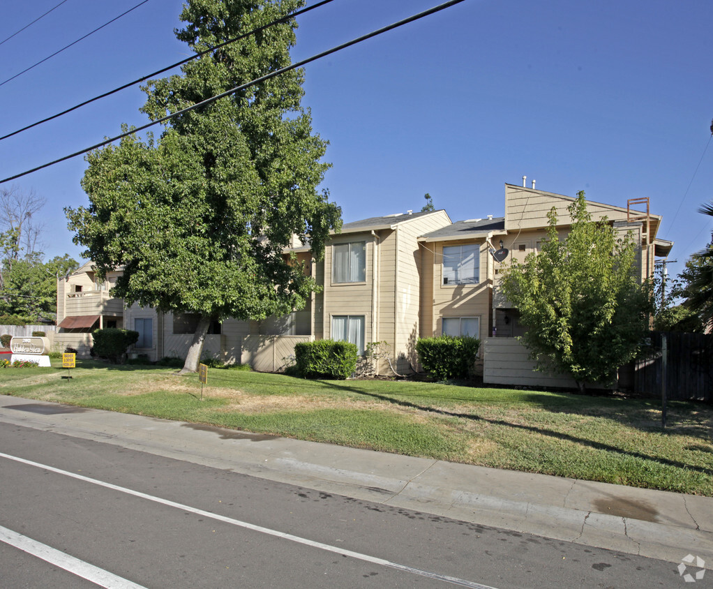 Primary Photo - Hidden Glen Apartments