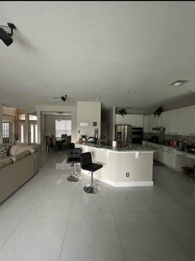 Foto del edificio - 1744 Amaryllis Cir