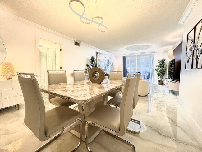 Building Photo - 6039 Collins Ave