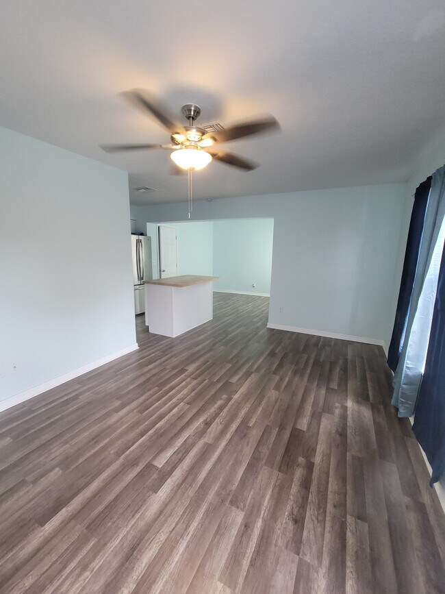 Foto del edificio - 513 Hollyhock Ln