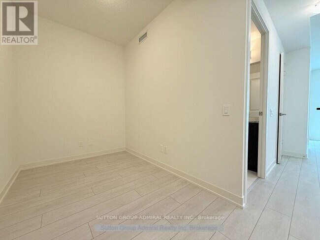 Photo du bâtiment - 4955 Yonge St