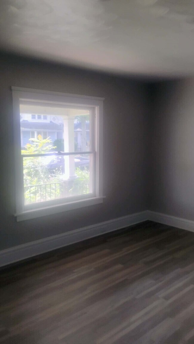 Foto del edificio - 2465 Lawton Ave