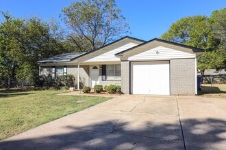 Building Photo - 1944 S Hickory Pl