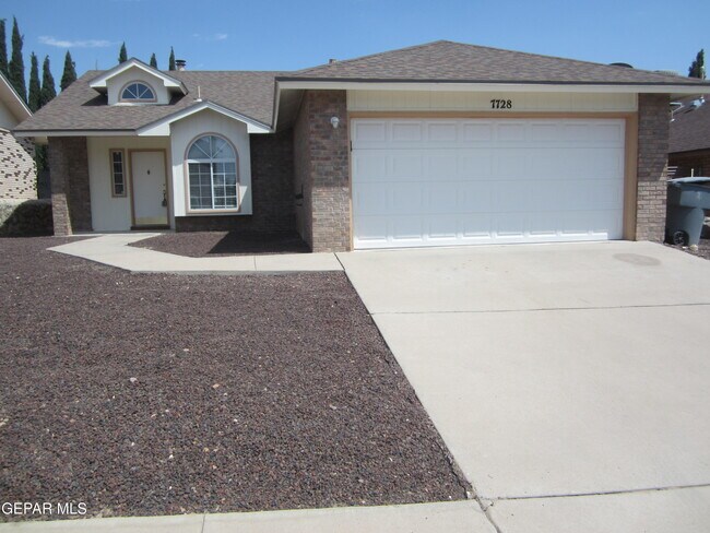 Building Photo - 7728 Plaza Serena Rd