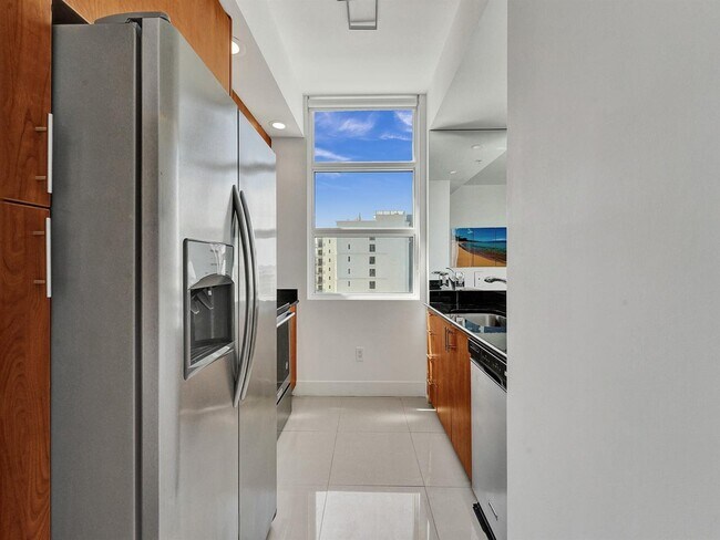 Building Photo - 315 Northeast 3rd Avenue Apt #1101, Fort L...