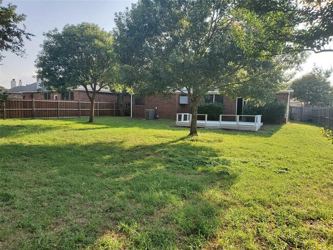 Building Photo - 3104 Mulholland Rd