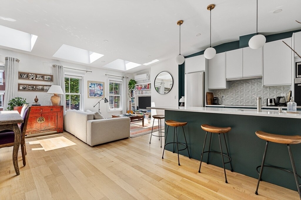 Foto principal - 201 W Springfield St