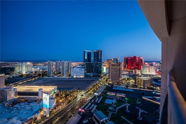 Foto del edificio - 200 W Sahara Ave