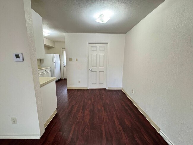 Foto del edificio - 403 E French Ave