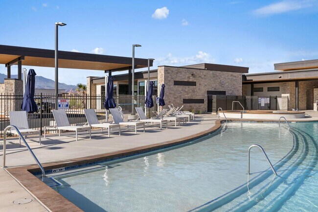 Building Photo - Like new Long Valley Townhome!