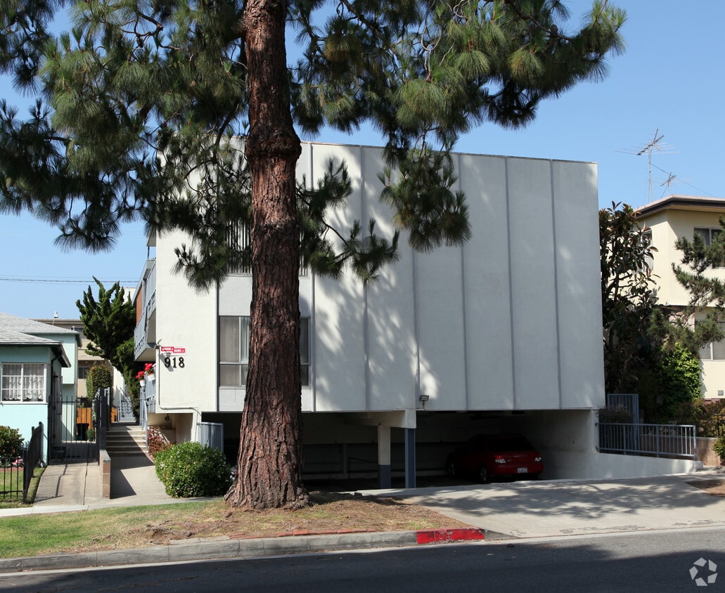Foto principal - 918 11th Street in Santa Monica -North of ...