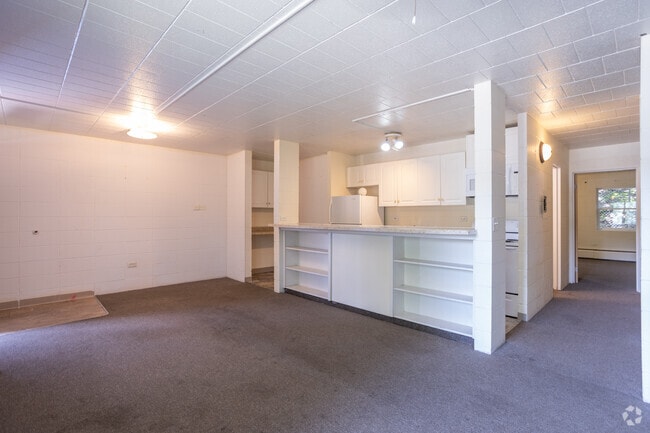 Interior Photo - 1402 Fraternity Village Dr
