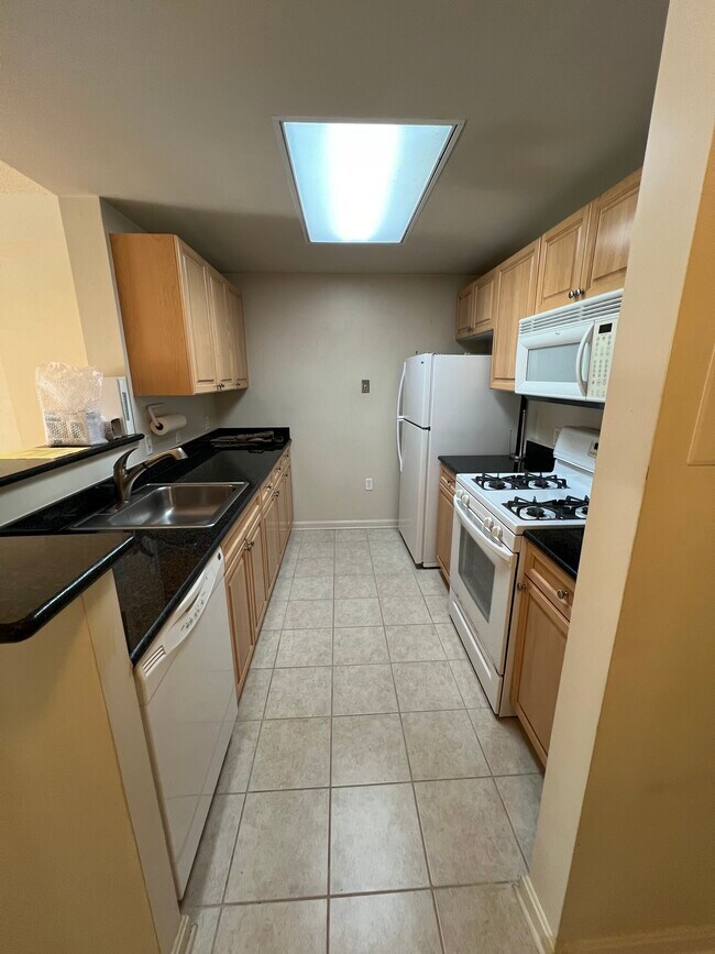 Kitchen - 2726 Gallows Rd