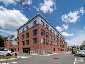 Building Photo - 173 Morris St