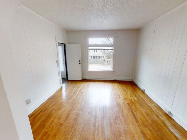 Building Photo - 2409 W 9th St
