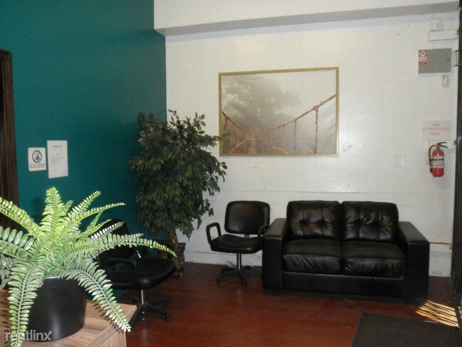 Building Photo - Studio, 1 bath Apartment - 3518 Foothill Blvd