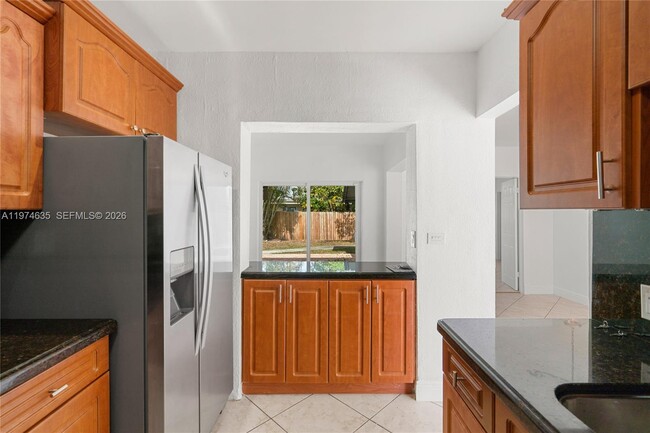 Foto del edificio - 1381 W 63rd St