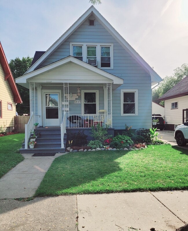 Building Photo - 5909 33rd Ave