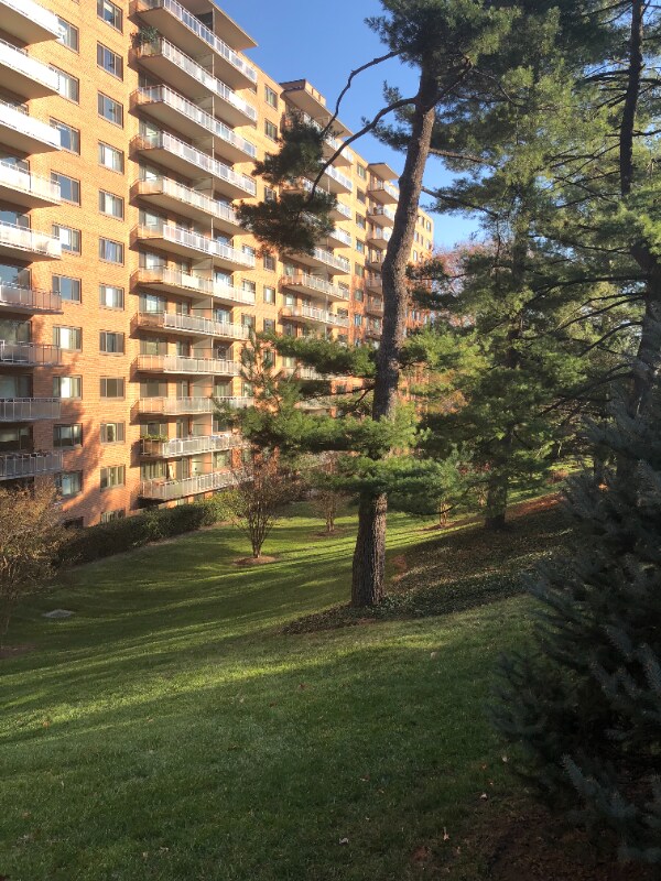 Foto del edificio - 4201 Cathedral Ave NW