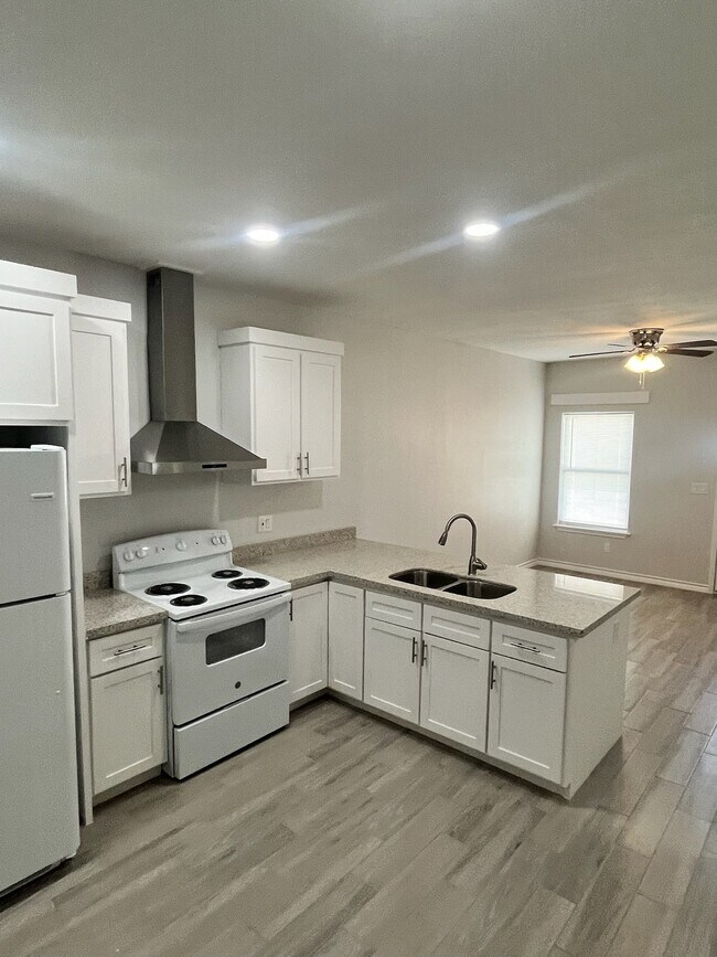 Foto del edificio - 1810 Atrium Pl Dr