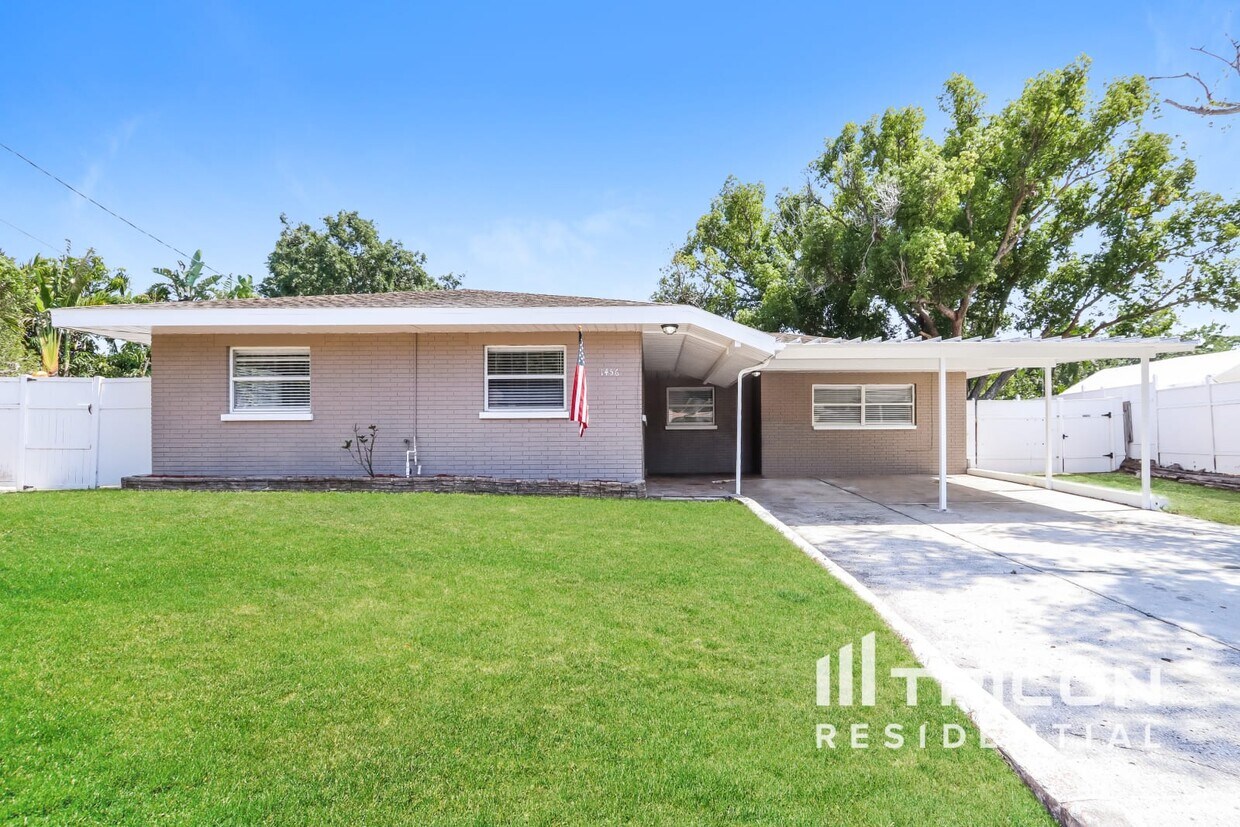 Foto principal - 1456 Lakeview Dr