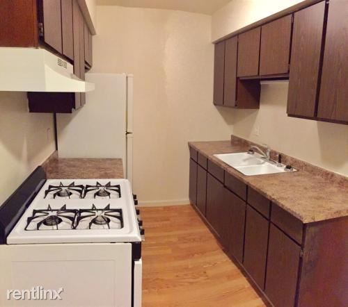 Building Photo - 1 br, 1 bath Apartment - Oak Park Apartments