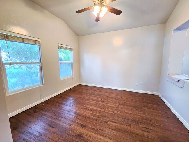 Building Photo - Beautiful home with paid Solar in Seven Oaks!