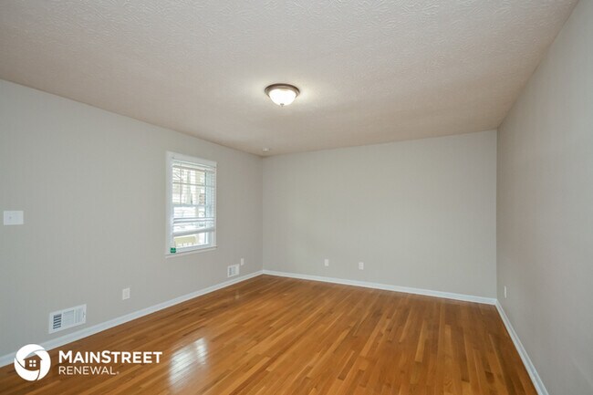 Building Photo - 2940 Landmark Dr SE