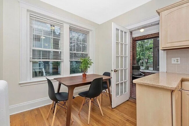 Foto del edificio - WOW!!! NO FEE AND VERY NICE 2 BED AVAILABLE 9/1