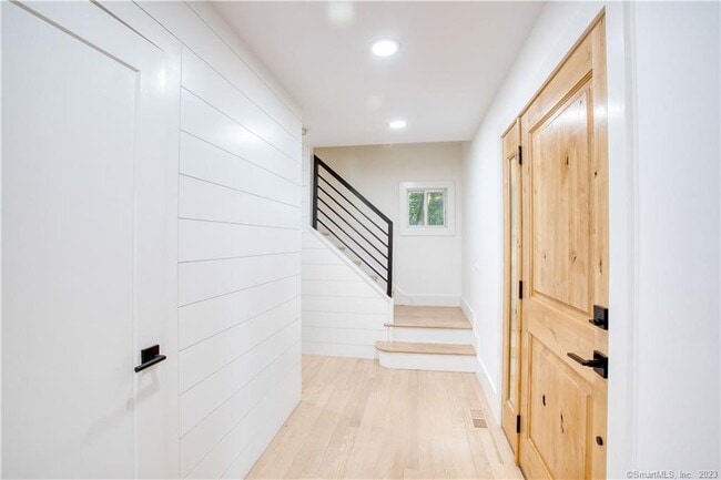 Building Photo - 87 Square Acre Dr