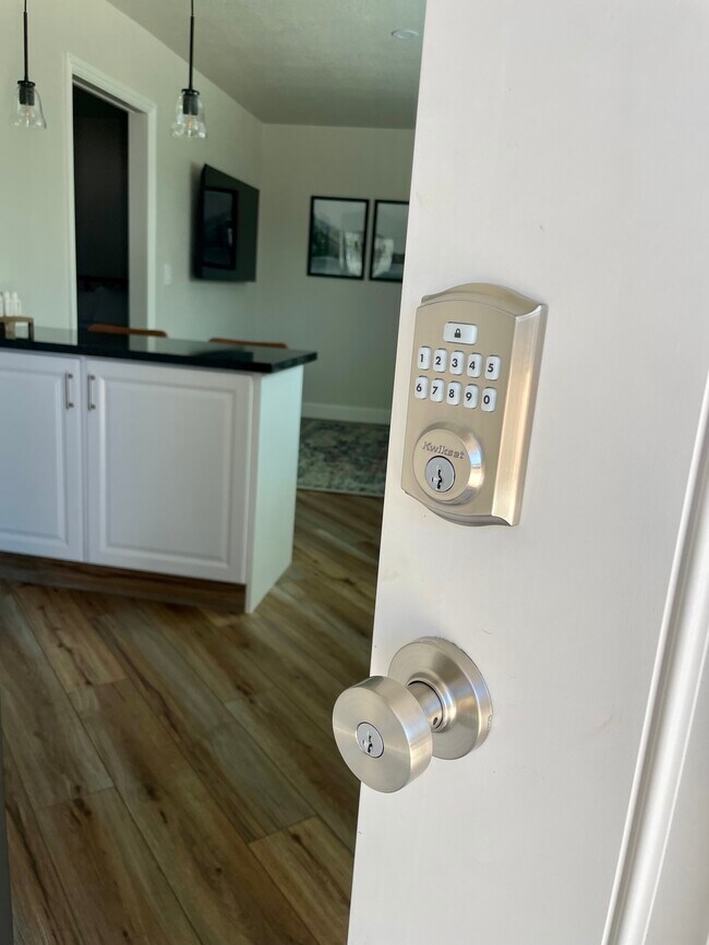 Keypad entry - 8803 N Thompson Ave