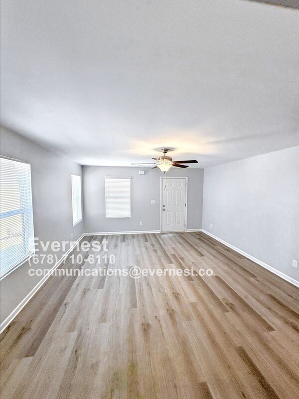 Foto del edificio - 75 Heyman Dr