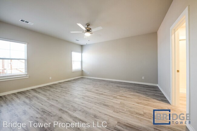 Building Photo - 4 br, 2.5 bath House - 4410 Lassen Trail