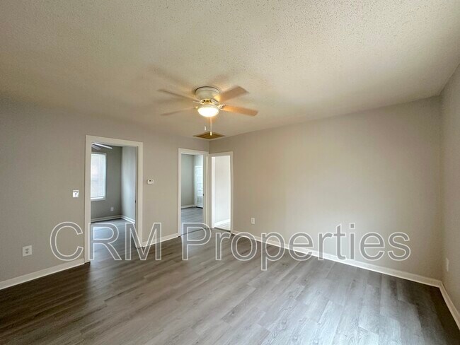Building Photo - 1131 S Bell St