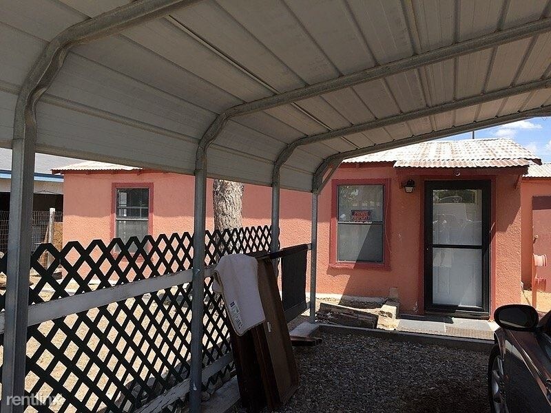 2 br, 1 bath House 501 North Willow Street House Rental in Pecos