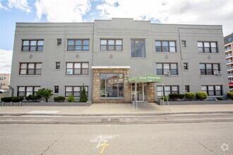 Building Photo - 302 E Broadway
