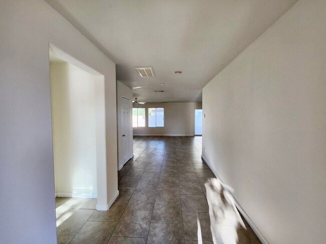 Building Photo - Newer 5 Bedroom home in quiet Lancaster co...
