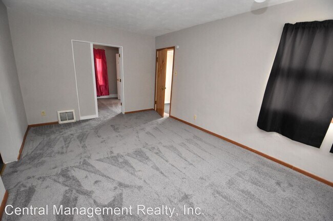 Building Photo - 3 br, 1 bath House - 421 W. 14