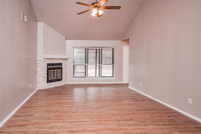 Building Photo - 2923 Laurelridge Dr