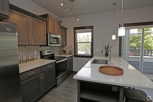 2BR, 2.5BA - 774 SF - 728