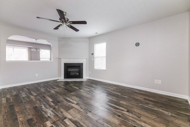 Foto del edificio - 305 Farrington Dr