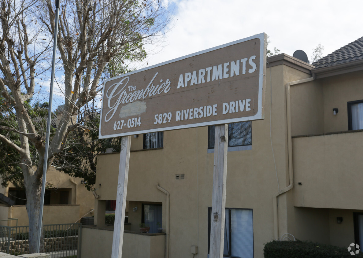 Building Photo - Greenbriar Apartments