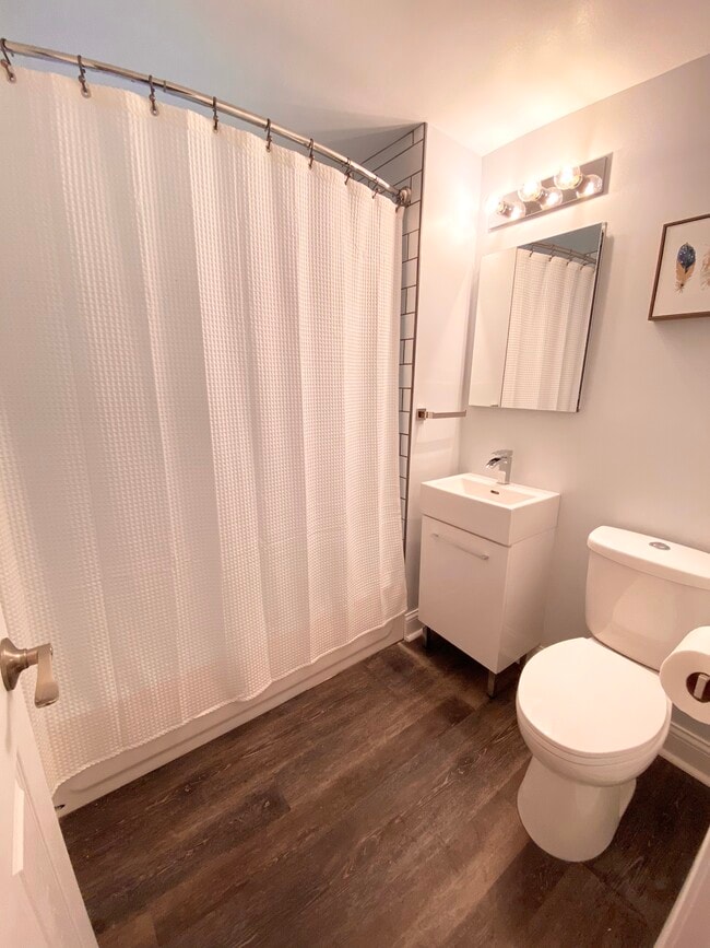 Building Photo - 3125 W 41st Pl