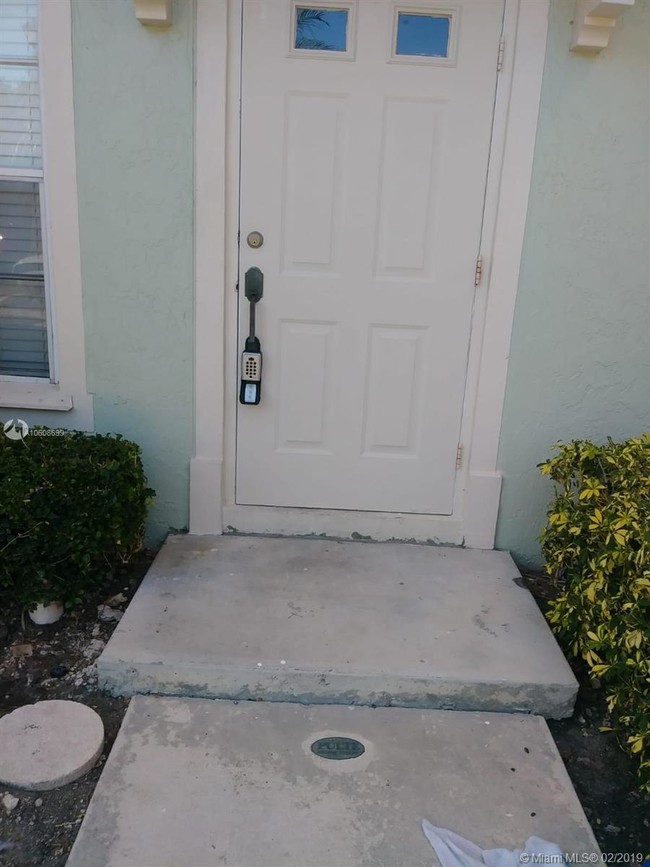 Foto del edificio - 225 Mallory Ct