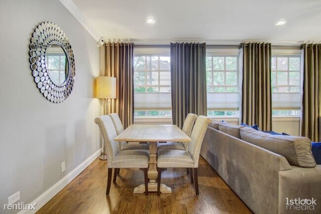 Building Photo - 2 br, 1.5 bath Condo - 904 W Diversey PKWY