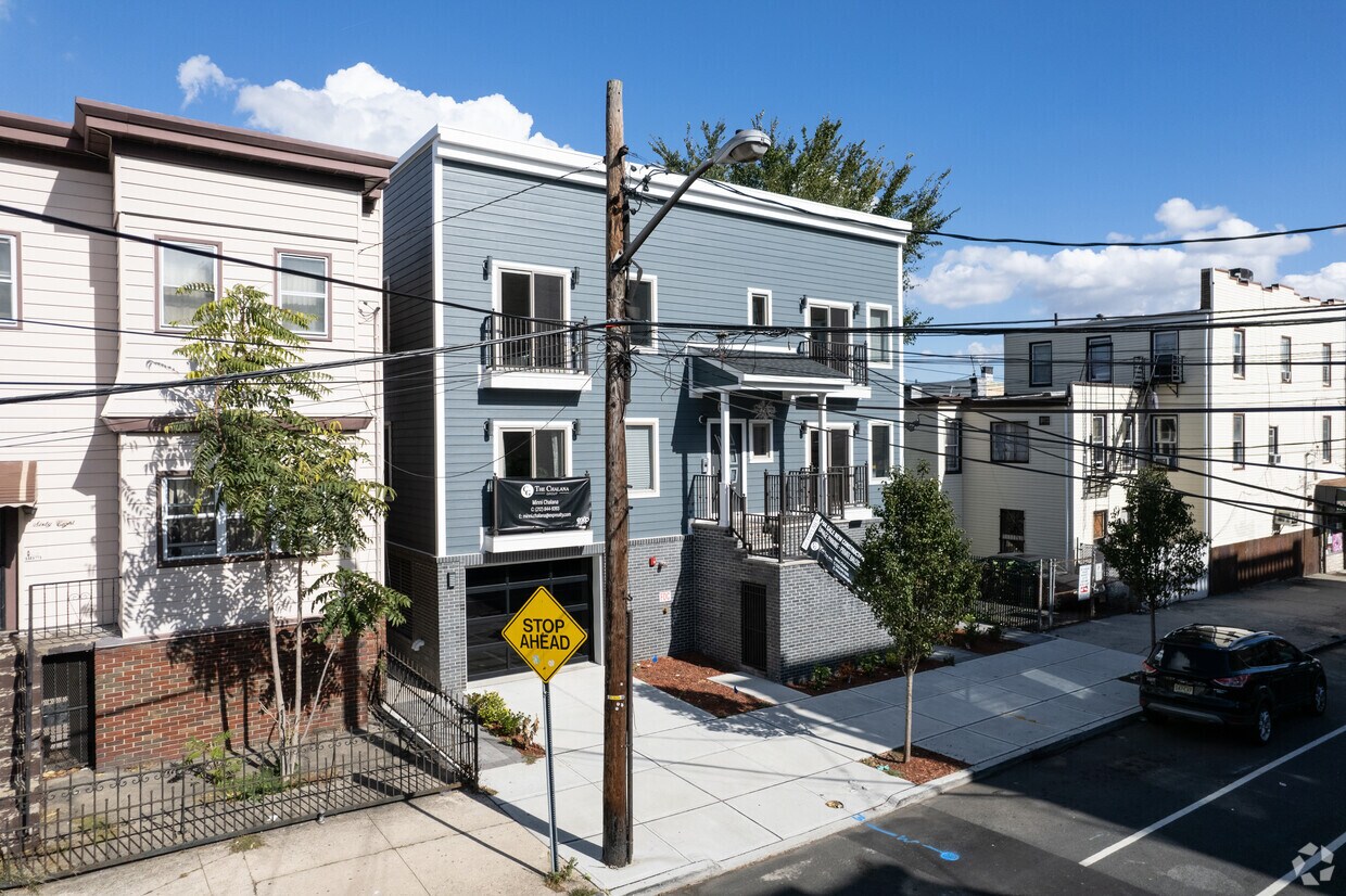 Building Photo - 66 Poplar St