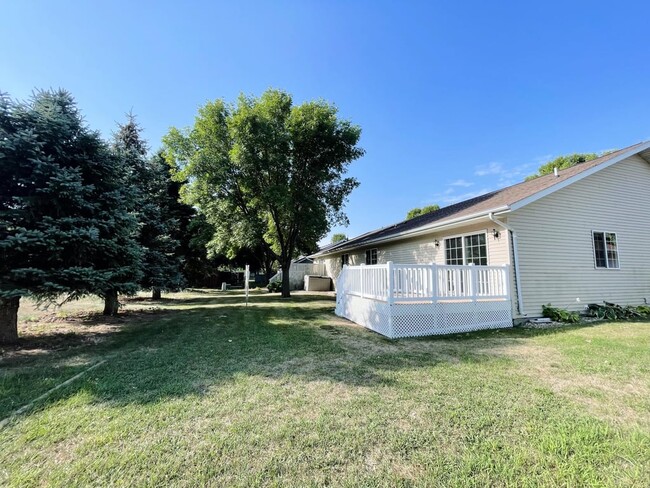 Building Photo - 805 W Southview Ct