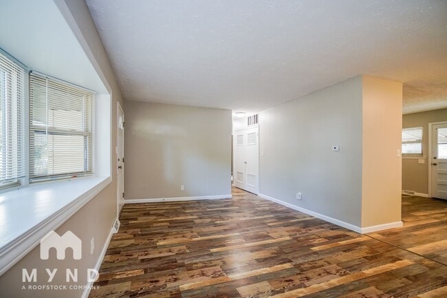 Building Photo - 4957 Betsy Dr
