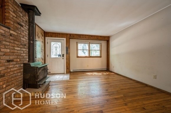 Foto del edificio - AVAILABLE NOW! - 120 Slaymaker Road, Milfo...